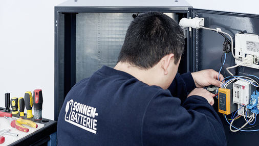 
Die Stärkung der Marke und des Vertriebs ist nicht nur eine Aufgabe der klassischen Solaranbieter. Auch in der Speicherbranche drehen sich die Räder irre schnell. 



