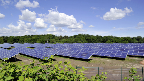 <p>
</p>

<p>
Jetzt steht der Solarpark fest und sicher auf dem Sedimentboden des Absinkweihers in Landsweiler/Reden.
</p> - © Foto: Becker&Bredel

