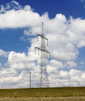 



Eine Freileitung mit 380.000 Volt.
