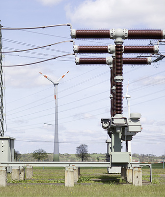 



Im Fokus: der Leistungsschalter eines Umspannwerks.
