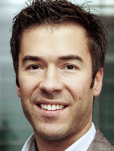 
Franco Gola



ist seit 2003 bei Eon. Er hat den Vertrieb von Photovoltaikanlagen an private und Geschäftskunden aufgebaut. Heute leitet er denBereich EnergielösungenPhotovoltaik, der neben dem Verkauf von Anlagen und Stromspeichern auch Pachtmodelle, Pakete für die Wartung und Lösungen für Stadtwerke anbietet.



