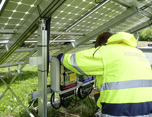 
Die regelmäßige Kontrolle der Modulstrings und der DC-Verkabelung inklusive der Sicherungen und Schutzsysteme ist unabdingbar.
