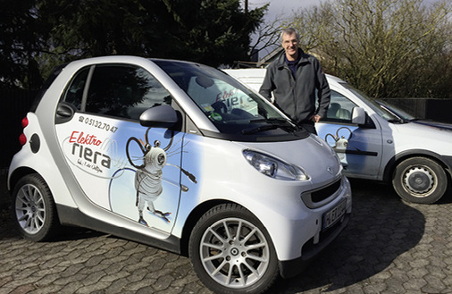 <p>
</p>

<p>
Lutz Oeltjen hat den E-Nissan für uns getestet. In seinem Elektrofachbetrieb in Lehrte bei Hannover betreibt er mehrere Fahrzeuge, in verschiedenen Größen.
</p> - © Foto: Karsten Schäfer

