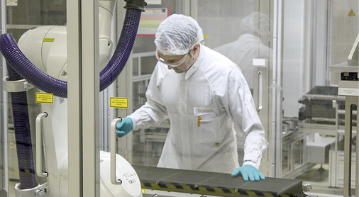 



Die Fertigung der Zellen läuft vollautomatisch, Lohnkosten machen nur rund ein Zehntel aus. Deshalb können es die deutschen Hersteller durchaus mit den großen asiatischen Anbietern aufnehmen.
