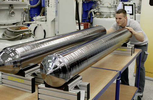 
Zwei Ingots in Arnstadt, aus denen in Freiberg später monokristalline Wafer gesägt werden.
