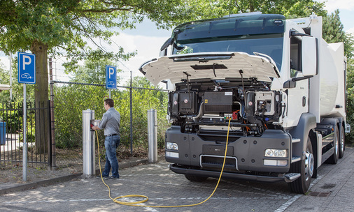 



Der Müllsammler Metropolis von MAN nutzt gleichfalls Batterien für den Antrieb. Bei diesen kommunalen Fahrzeugen geht es weniger um Reichweite als um die Betriebskosten in der Langsamfahrt mit zahlreichen Anfahrten und Stopps.
