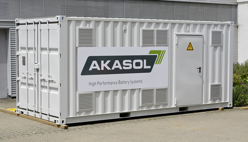 <p>
</p>

<p>
Im Forschungsprojekt Besic in Niedersachsen wurde eine Ladestation entwickelt, die im Container abgesetztwerden kann. Sie ist vor allem für elektrische Schwerlastfahrzeuge in Containerterminals geeignet.
</p> - © Foto: Akasol

