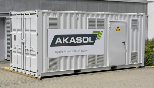 



Im Forschungsprojekt Besic in Niedersachsen wurde eine Ladestation entwickelt, die im Container abgesetztwerden kann. Sie ist vor allem für elektrische Schwerlastfahrzeuge in Containerterminals geeignet.
