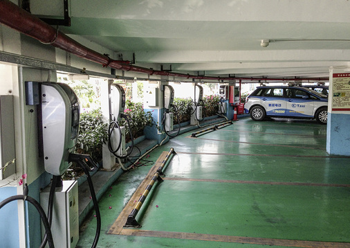 



Im Parkhaus in Pingshan sind 40 Ladeplätze für Elektrofahrzeuge reserviert.

