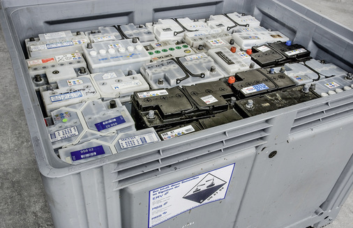 <p>
Die Altbatterien werden in speziellen Sammelbehältern erfasst und für den Transport bereitgestellt.
</p>

<p>
</p> - © Foto: Berzelius

