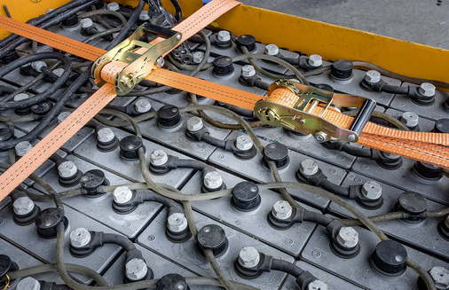 
Größere Batterien werden separat verladen und zur Entsorgung überstellt.



