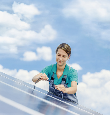 
Die Steckverbindungen an den Modulen und im String müssen dauerhaft halten und dicht sein. 



