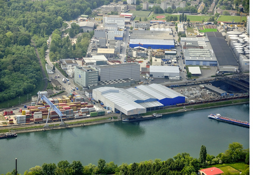 <p>
</p>

<p>
Diese Luftaufnahme zeigt die Hallendächer des Hafenterminals in den schweizerischen Rheinhäfen im Jahr 2011. Inzwischen sind alle Dächer mit Photovoltaikanlagen bestückt.
</p> - © Foto: Birs Terminal AG/Manfred Richter

