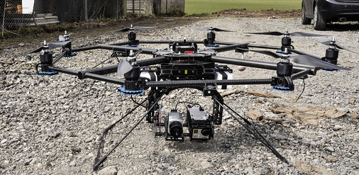<p>
Mit den beiden Akkus und den Kameras wiegt die Drohne von Eagle Live knapp fünf Kilogramm.
</p>