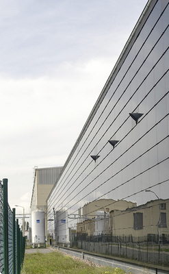 



Die Fassade des Produktionsgebäudes zeigt weithin sichtbar, was Antec Solar alles kann. 
