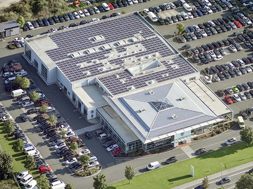 
Für das Volkswagen-Zentrum der Feser-Graf-Gruppe projektierte und baute Greenovative eine Anlage mit 143 Kilowatt Leistung.



