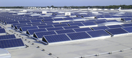 



Flachdächer wie bei Rewe in Berlin sind oft mit Aufbauten belegt. Diese Anlage leistet ein Megawatt.
