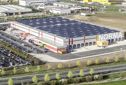 <p>
</p>

<p>
Bei der Anlage für Norma (670 Kilowatt) in Erfurt kam das hauseigene Montagesystem Sunolution zum Einsatz.
</p> - © Foto: Goldbeck

