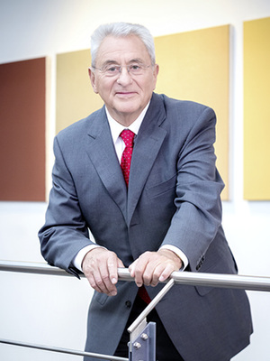 



Udo Möhrstedt ist einer der Pioniere der Photovoltaik. 
