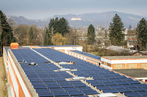 



Auf dem Dach dieser Straßenmeisterei in Wagna in der Steiermark wurden 350 Kilowatt installiert.
