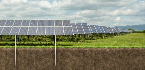 
Mit Schraubfundamenten lässt sich nahezu jeder Boden nutzen, auch unebenes Terrain. Die Gründung der Modultische kommt ohne Beton aus, was auch den Rückbau und die Wiederverwertung der Flächen erheblich erleichtert.



