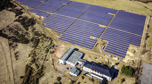 <p>
</p>

<p>
In 19 Tagen baute der Projektierer Max Solar mit der Genossenschaft Inn-Salzach einen Bürgersolarpark auf.
</p> - © Foto: Max Solar

