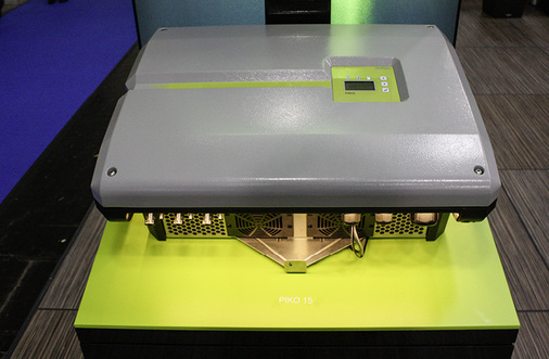 
Kostal zeigte in München den trafolosen, dreiphasigen Piko 15, der 15 Kilowatt leistet.



