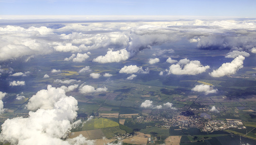 
Lokale Wolkenfelder sind extrem schwer vorherzusagen. Bei solchen Wetterbedingungen ist die Einstrahlungsprognose relativ unsicher.




