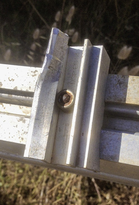 



Diebe sind nicht zimperlich. Hier haben sie einfach die Modulklemme aufgehebelt.
