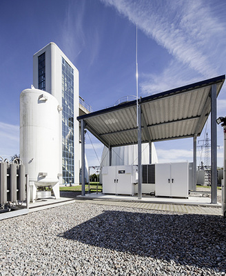 <p>
</p>

<p>
Die PtG-Anlage mit Faulturm in Schwandorf.
</p> - © Foto: Microbenergy

