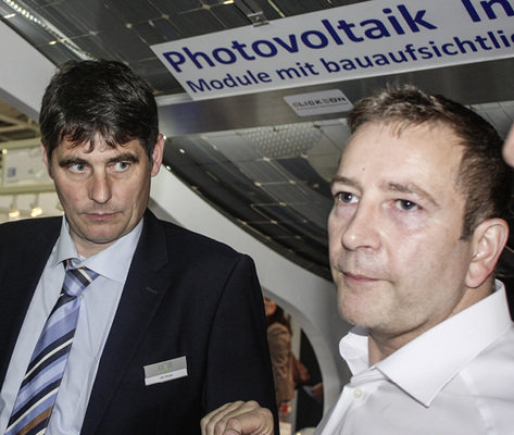<p>
Unterm luftigen Carport: Alexander Koller (rechts), Geschäftsführer von Clickcon, begrüßte unsere Leser. 
</p>