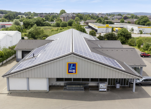 



Solargenerator auf einer Filiale von Aldi Süd. Bundesweit wurden 850 Märkte ausgestattet.
