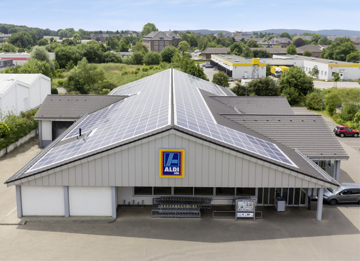 <p>
</p>

<p>
Solargenerator auf einer Filiale von Aldi Süd. Bundesweit wurden 850 Märkte ausgestattet.
</p> - © Foto: REC Solar

