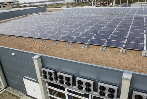 <p>
</p>

<p>
Sonnendach bei Florida-Eis in Berlin: 700 Solarmodule leisten 172 Kilowatt.
</p> - © Foto: Florida-Eis Manufaktur

