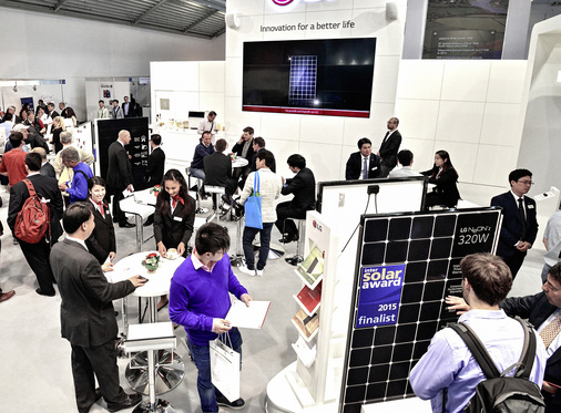 
Für die Anbieter von Solarzellen und Solarmodulen zahlen sich innovative Ideen wieder aus. Es wird nicht mehr nur über den Preis verkauft.



