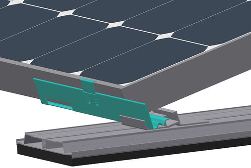 <p>
</p>

<p>
Die Schneelastschiene verteilt die Last auf den gesamten Modulrahmen.
</p> - © Foto: IBC Solar

