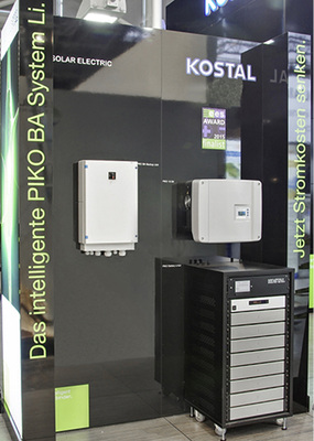 
Das Speichersystem auf dem Messestand.



