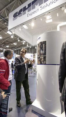 <p>
</p>

<p>
Der Live-Betrieb des Everflow-Speichers auf der Intersolar interessierte viele Messebesucher.
</p> - © Foto: Schmid Group

