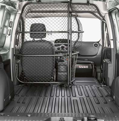 



Der Laderaum ist geräumig und frei von störenden Einbauten.
