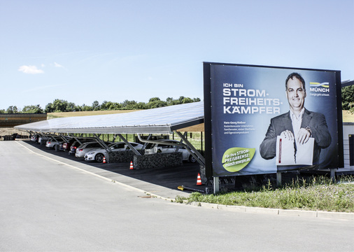 



So wird der Besucher im Energiewerk im fränkischen Rugendorf empfangen. Münch Energie hat sich auf Firmenkunden spezialisiert. Die ganzheitlichen Versorgungskonzepte haben vor allem ein Ziel: die Betriebskosten der Unternehmen zu senken.
