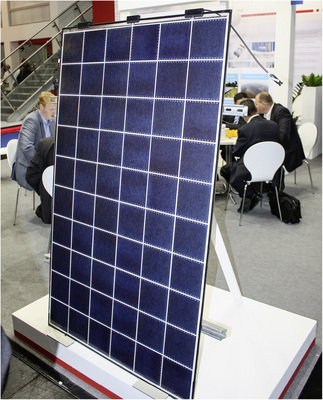 
Auf der Intersolar in München präsentierte BYD das neue Glas-Glas-Modul, ein bisschen versteckt auf einem kleinen Stand.



