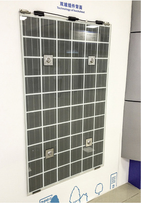 
Die rückseitigen Montagepunkte wurden speziell für das Projektgeschäft entwickelt. Sie sind aufgeklebt und werden mit den Montageschienen verschraubt.
