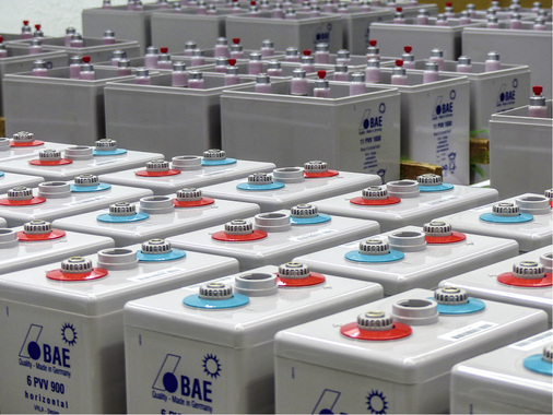 



Ein Meer aus Batterien: Der Standort in Oberschöneweide ist der einzige von BAE Batterien. Hier werden alle Bleiakkus gefertigt.
