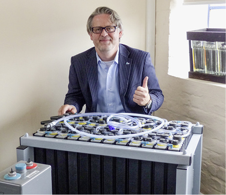 
Daumen hoch: Der Holländer Jan Ijspeert zeigt sich zufrieden mit dem Produkt.
