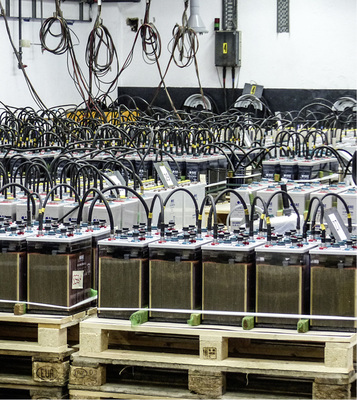 
Kabelsalat: Ein Ventil schützt den Akku bei Überdruck vor einer Explosion.
