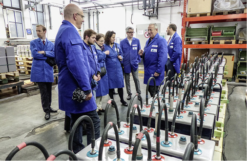 <p>
In der Endmontage: Die fertigen Batterien liegen auf Paletten bereit.
</p>