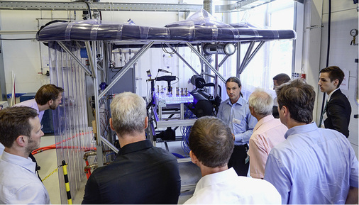 
Im neuen Labor wurden die Möglichkeiten für die Elektrolyse erweitert, zum Beispiel mit diesem Prüfstand.
