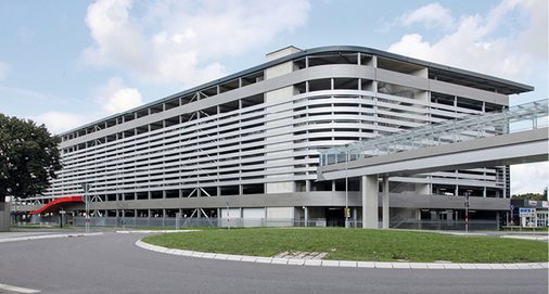 



Die Solaranlage auf dem Mitarbeiterparkhaus der SEW-Eurodrive spart 400 Tonnen Kohlendioxid pro Jahr.
