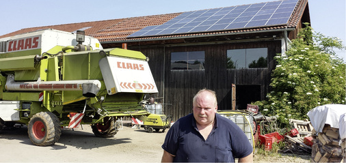 



Ralf Zimmermann ist Landwirt und geplagter Solarkunde. Seit fünf Jahren tobt der Streit um defekte Module.
