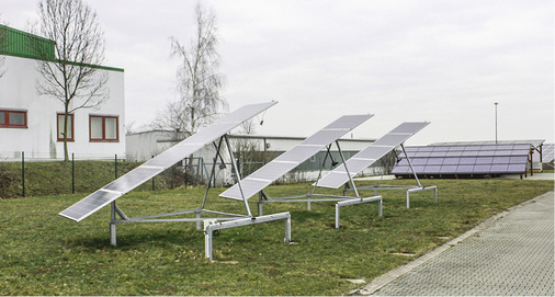 <p>
Das Firmengelände dient zugleich als Versuchsfeld für die Solartechnik.
</p>